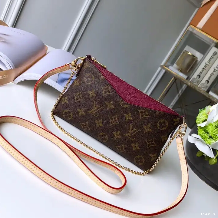 CHANELUTCH Vuitton Louis PALLAS 0602